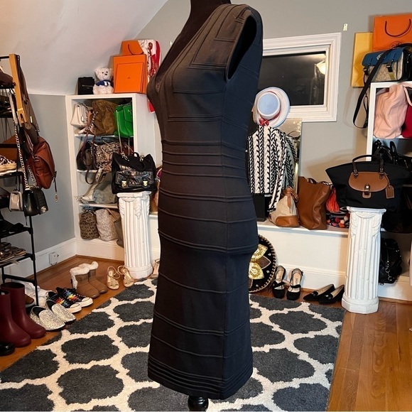 MAX STUDIO Ribbed V-neck Bodycon Black Bress - Picture 2 of 7